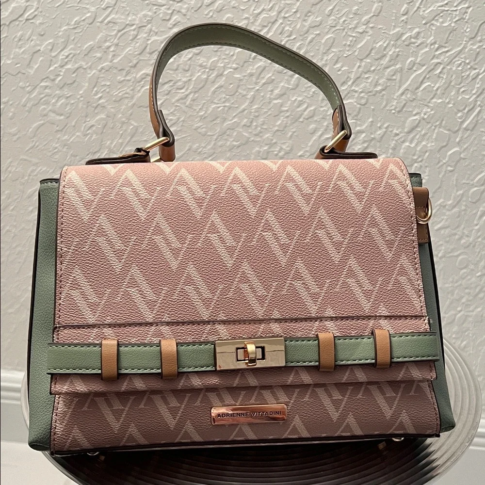 ADRIENNE VITTADINI THE SERAFINA COLLECTION SIGNATURE FLAP NWT Retails$190